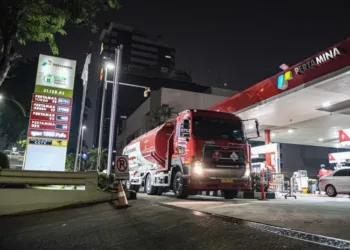 Pertamina Patra Niaga memastikan stok Pertalite aman dan distribusi BBM subsidi berjalan normal ke SPBU di seluruh Indonesia.