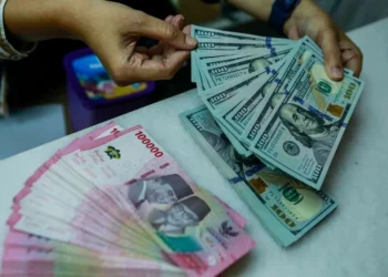 Rupiah Tembus Rp18.000 per Dolar, Tekanan Global dan Sentimen Domestik Picu Pelemahan 2 Nilai tukar rupiah melemah ke Rp18.015 per dolar AS dipicu tekanan global dan sentimen domestik yang kurang kondusif.