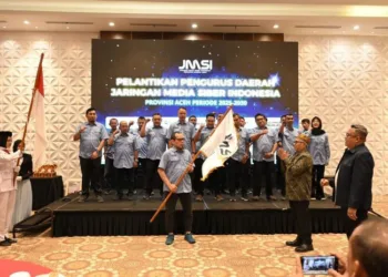 Hendry CH Bangun melantik pengurus JMSI Aceh, puji JMSI sebagai organisasi perusahaan pers paling rapi secara organisatoris.