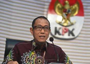 KPK mengungkapkan kasus korupsi proyek pembangunan Gedung Pemkab Lamongan 2017-2019 merugikan negara Rp35,7 miliar.