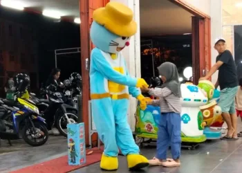 Dinsos Kota Mataram meningkatkan pengawasan terhadap manusia silver dan badut jalanan yang meresahkan warga dengan melibatkan Satpol PP dan kepolisian.