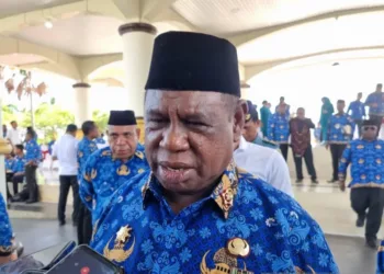 Sekda Papua Barat Ali Baham Temongmere mengajak masyarakat Manokwari berperan aktif menjaga keamanan dan menyukseskan Pesparawi Nasional XIV.