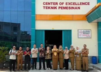 Setwapres dan KP2MI mendukung pengembangan kelas vokasi migran di SMKN 3 Metro Lampung untuk mencetak calon pekerja migran yang kompeten dan berdaya saing global.