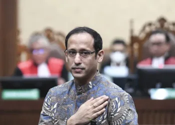 Mantan Mendikbudristek Nadiem Makarim divonis 10 tahun penjara dan wajib bayar uang pengganti Rp809,59 miliar dalam kasus korupsi laptop Chromebook.