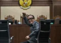 Eks Wamenaker Noel Divonis 4,5 Tahun Penjara dalam Kasus Gratifikasi dan Sertifikasi K3 3 Mantan Wamenaker Immanuel 'Noel' Ebenezer divonis 4,5 tahun penjara dalam kasus gratifikasi dan pemerasan sertifikasi K3 di Kemenaker tahun 2024–2025.