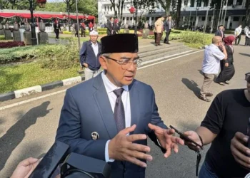 Pemkot Bandung mengajukan status darurat sampah ke Pemprov Jabar akibat lonjakan volume sampah selama libur panjang yang membebani TPPA Sarimukti.