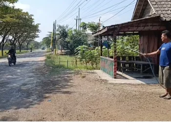 Warga Randublatung Blora mengeluhkan polusi debu dari jalan rusak Randublatung–Cepu yang menyebabkan sesak napas, batuk, dan mengganggu aktivitas sehari-hari.