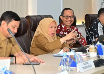 Wakil Gubernur Sulteng Reny A. Lamadjido menerima kunjungan tim Universitas Hasanuddin di Palu, Selasa (14/7/2026). Pemprov Sulteng memperluas akses pendidikan dengan bekerja sama bersama Unhas. (Red – Lingkar.news).