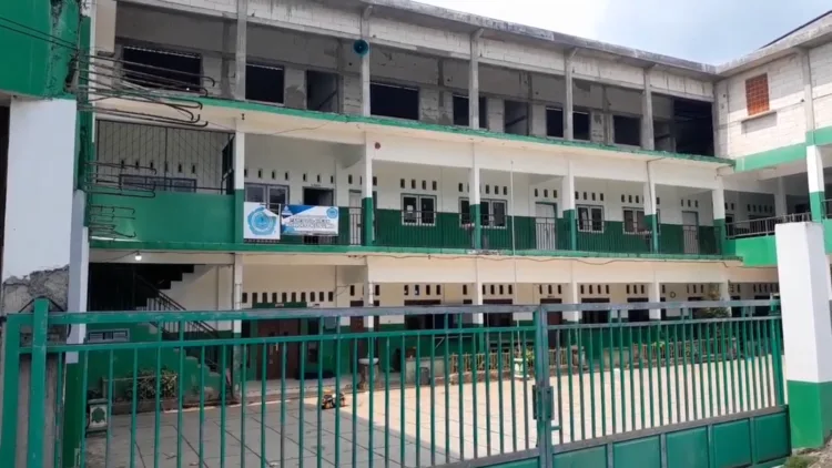 Tampak salah satu bangunan yang masih satu yayasan dengan Ponpes Ndholo Kusumo Pati. DPRD Pati berharap pondok ini tidak kembali beroperasi. (Red – Lingkar.news)