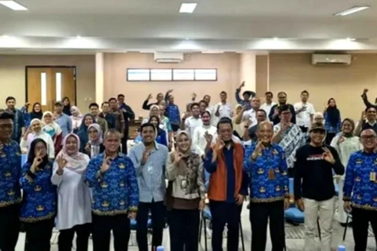 Kegiatan pembinaan program Jaminan Sosial Tenaga Kerja bagi pemberi kerja dan
pekerja penerima di Aula Disnakertrans Provinsi Banten, Rabu (15/7/2026).
ANTARA/LINGKAR NETWORK.