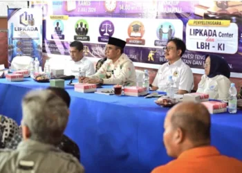 Gubernur Sulawesi Tengah Anwar Hafid memimpin rapat koordinasi penanganan darurat bencana gempa bumi di Palu, Kamis (2/7/2026). Pemprov Sulteng kini membuka peluang masyarakat untuk melaporkan penyelewengan APBD melalui pesan WhatsApp. (Ant - Lingkar.news)
