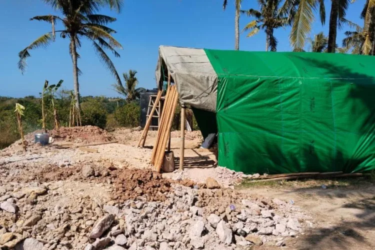 Area pertambangan ilegal yang berhasil ditemukan oleh petugas Kemenhut bersama
tim gabungan di Taman Wisata Alam (TWA) Tanjung Tampa, Gunung Prabu, Kabupaten
Lombok Tengah, NTB, Senin (13/7/2026). ANTARA/LINGKAR NETWORK.