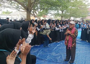 Sambangi MPLS di NTB, Mendikdasmen Imbau Pelajar Batasi Pakai Gawai