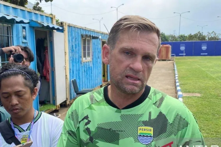 Pelatih Persib Bandung Igor Tolic saat memberikan keterangan di Kota Bandung,
Jawa Barat, Kamis (16/7/2026). (ANTARA/LINGKAR NETWORK)