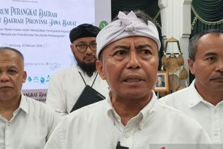 Arsip - Sekretaris Daerah Provinsi Jawa Barat Herman Suryatman memberikan
keterangan di Bandung. ANTARA/LINGKAR NETWORK.