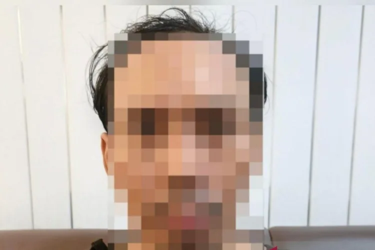 Pelaku Penganiayaan Berantai di Tangerang Tertangkap, Ini 5 Lokasi Kejadiannya 1 Seorang pria berinisial KM yang diduga terlibat dalam rangkaian kasus
penganiayaan di lima lokasi berbeda di wilayah Kota dan Kabupaten Tangerang,
saat ditangkap, Sabtu (11/7/2026). ANTARA/LINGKAR NETWORK.
