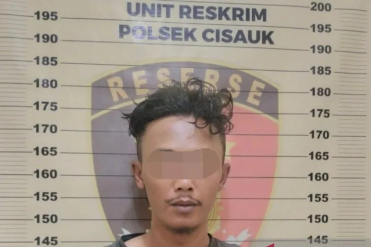 Spesialis Pembobol Sekolah Modus Ganjal Jendela Ditangkap, Gasak 6 Laptop 1 Seorang pria berinisial BS alias Buluk (33) yang diduga merupakan pelaku
pencurian dengan pemberatan spesialis rumah kosong dan gedung di SMA Negeri 2
Kota Tangerang Selatan, Banten, Selasa (7/7/2026). ANTARA/HO-Humas Polsek Cisauk