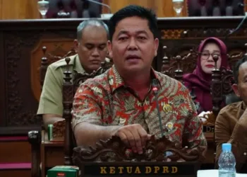 Ketua DPRD Pati Ali Badrudin. Ia menyoroti soal ketegasan dan komitmen mengenai CSR beasiswa sarjana. (Arif – Lingkar.news)