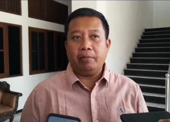 Ketua Komisi D DPRD Pati, Teguh Bandang Waluyo, ketika dimintai keterangan. (Red – Lingkar.news)