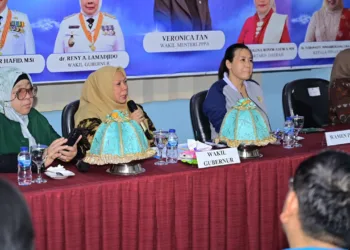 Wakil Gubernur Sulteng Reny A. Lamadjido mendampingi kunjungan Wakil Menteri PPPA Veronica Tan di Kantor UPTD PPA Provinsi Sulteng, Jumat (10/7/2026). Dalam kesempatan ini, Pemprov Sulteng berkomitmen untuk terus melindungi perempuan dan anak. (hms – Lingkar.news)