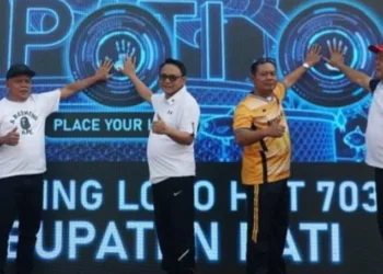 Ketua DPRD Pati Ali Badrudin (paling kanan) ikut hadir dalam launching logo Hari Jadi Pati, Minggu (12/7/2026). (Red – Lingkar.news)