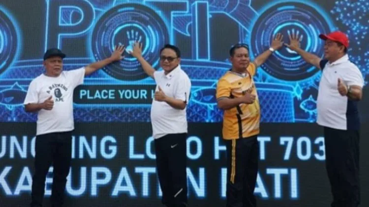 Hari Jadi Pati Ke-703, DPRD Teguhkan Kebersamaan untuk Pembangunan 1 Ketua DPRD Pati Ali Badrudin (paling kanan) ikut hadir dalam launching logo Hari Jadi Pati, Minggu (12/7/2026). (Red – Lingkar.news)