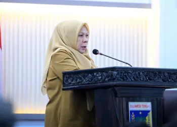 Wagub Sulteng Reny A Lamadjido membuka kegiatan Entry Meeting Penilaian Ombudsman RI: Penilaian Maladministrasi Pelayanan Publik Pemerintah Daerah Provinsi Sulawesi Tengah Tahun 2026 di Ruang Polibu, Kantor Gubernur Sulawesi Tengah, Selasa (21/7/2026). (Red – Lingkar.news)