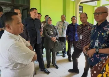 Ketua Komisi D DPRD Kabupaten Pati Teguh Bandang Waluyo saat melakukan sidak di RSUD Kayen, Kamis (23/7/2026). (Red – Lingkar.news)