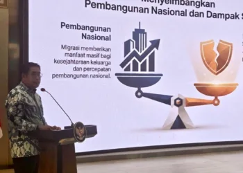 Direktur Jenderal Pemberdayaan Kementerian Pelindungan Pekerja Migran Indonesia (KP2MI), Dr. Muh. Fachri, S.STP., M.Si., membuka Diskusi Publik Nasional “Anak Pekerja Migran Indonesia: Tantangan, Pelindungan, dan Masa Depan” sebagai ruang kolaborasi lintas sektor untuk memperkuat sistem pelindungan anak PMI. (Red – Lingkar.news)