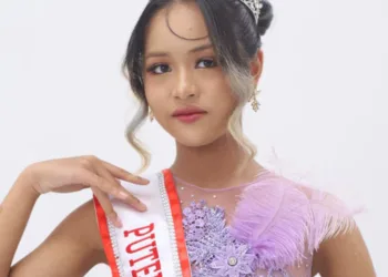 Model cilik asal Salatiga, Angeli Caelum Elanha, berpose. (Red – Lingkar.news)