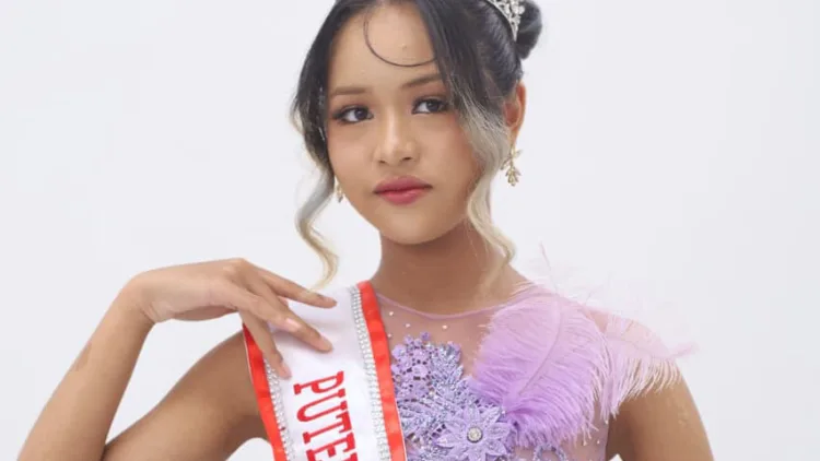 Angeli Caelum Elanha Ukir Prestasi Modeling Nasional dan Internasional 1 Model cilik asal Salatiga, Angeli Caelum Elanha, berpose. (Red – Lingkar.news)