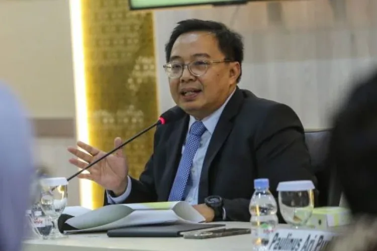 KPK menggeledah rumah anggota BPK Bobby Adhityo Rizaldi terkait penyidikan kasus dugaan suap pengondisian hasil audit BPK di Kabupaten Muara Enim.