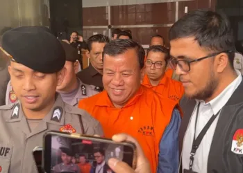 KPK resmi menahan Bupati Kuansing Suhardiman Amby dan Sekda Zulkarnain terkait dugaan suap pengisian jabatan Sekda.