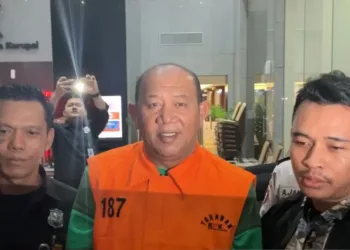 KPK mengungkap dugaan gratifikasi Rp3,5 miliar yang diterima Bupati Langkat Syah Afandin terkait jual beli jabatan kepala sekolah hingga pengadaan seragam SD.