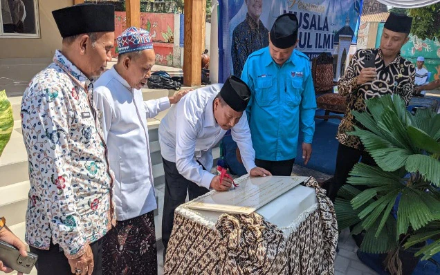 Gandeng Jaringan Alumni, SMPN 2 Rembang Wujudkan Musala Megah Tanpa Iuran Komite 1 SMPN 2 Rembang berhasil membangun Musala Darul Ilmi tanpa iuran komite dengan dukungan jaringan alumni dan dermawan.