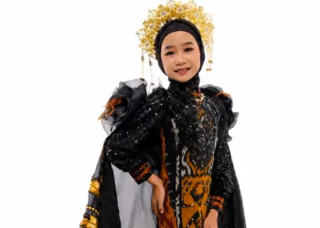 Model - Aleanisa Firda Razak (Red – Lingkar.news)