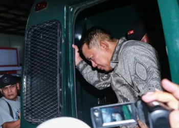 Kejagung menggeledah rumah mantan Jampidsus Febrie Adriansyah di Kebayoran Baru, Jakarta Selatan, dan menyita sejumlah dokumen terkait dugaan kasus TPPU.