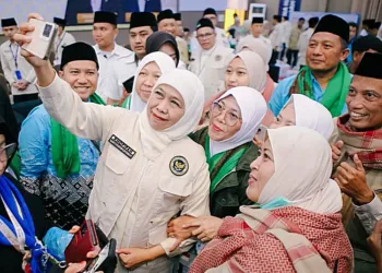 Gubernur Jatim Khofifah Indar Parawansa menargetkan Bandara Dhoho Kediri mulai beroperasi sebagai embarkasi haji pada 2027 untuk melayani 10.548 jemaah.