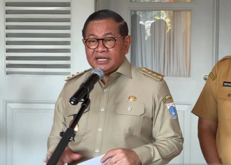 Oknum Satpol PP Diduga Pungli Rumah Belajar Jakut, Pramono Janji Beri Sanksi Tegas 1 Gubernur DKI Jakarta Pramono Anung memastikan sanksi tegas bagi oknum Satpol PP yang diduga melakukan pungli di rumah belajar di Jakarta Utara.