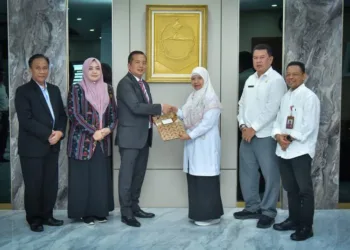 Mendagri menerbitkan radiogram yang menugaskan Wakil Bupati Lombok Barat Nurul Adha menjalankan tugas Bupati setelah Lalu Ahmad Zaini kena OTT KPK.