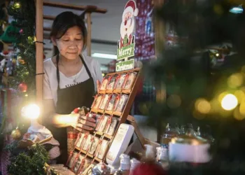 Pemprov DKI Jakarta mempercepat digitalisasi 278 ribu UMKM melalui program JakPreneur untuk mendukung target Jakarta masuk dalam jajaran 50 kota global pada 2030.