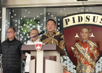 Jampidsus Febrie Adriansyah membantah memiliki kaitan bisnis dengan Kafe de'Clan di Cipete yang digeledah Polri dalam penyidikan tiga kasus dugaan korupsi.