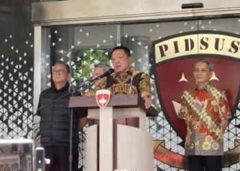 Jampidsus Febrie Adriansyah buka suara soal temuan emas batangan dan uang Rp476 miliar di rumah pribadinya di Sentul, klaim barang tersebut ada pemiliknya.