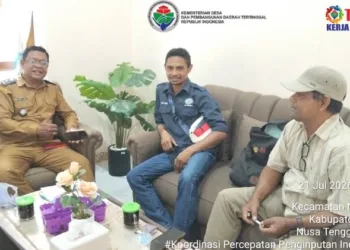 TAPM dan PD Sedang melakukan diskusi dengan Kades Besmarak, Petrus Timate