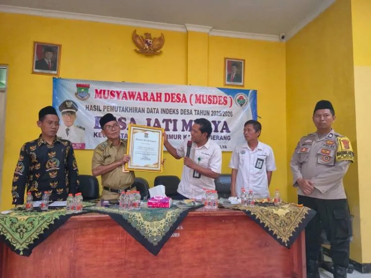 Mendapatkan sertifikat penghargaan dari DPMPD kabupaten Tangerang provinsi Banten diumumkan kepada peserta Musyawarah Desa tentang Hasil Pemutakhiran data indeks Desa Jatimulya kecamatan sepatan timur kabupaten Tangerang Banten Tahun 2026