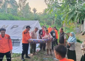 Pemprov Sulteng Salurkan Bantuan Logistik bagi Korban Gempa Bumi di Kabupaten Buol 1 Penyerahan bantuan logistik dari pemda provinsi sulteng