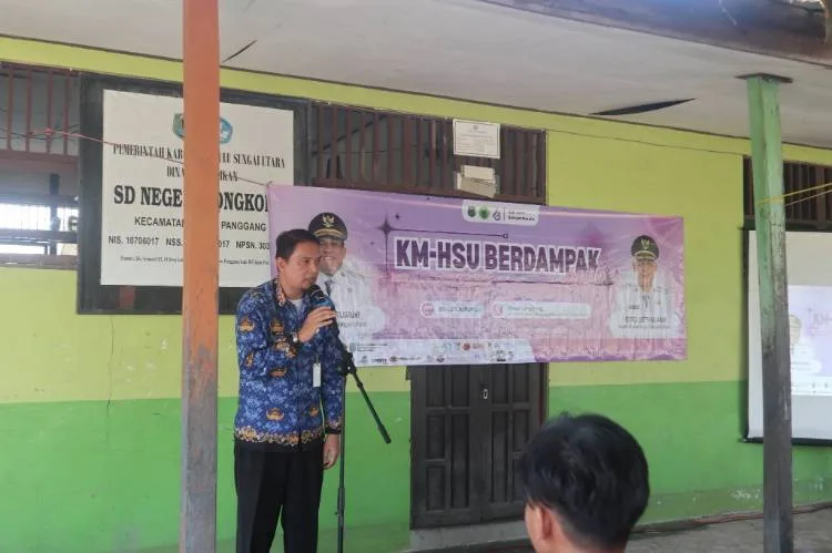 Camat Danau Panggang Memberikan Sambutan