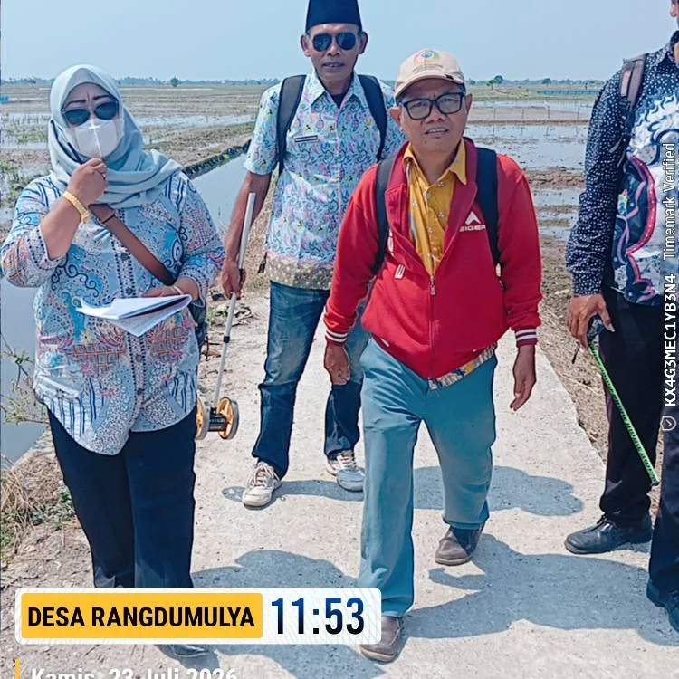 Tim Monev Kecamatan Pedes Pastikan Realisasi Dana Desa Tahap I Tahun 2026 di Rangdumulya Berjalan Optimal 1 Kegiatan Pengecekan kwalitas Jalan Usaha Tani