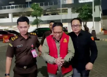 DPR mendesak Kejati Jatim mengusut tuntas dugaan korupsi anggaran pakan KBS Rp10,2 miliar yang berdampak pada kondisi satwa dan kerusakan fasilitas.