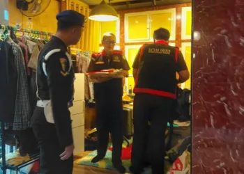 Kejati Kaltim menyita puluhan dokumen saat menggeledah Disdikbud Kutai Kartanegara (Kukar) dalam penyidikan dugaan korupsi dana TPP guru ASN dan insentif guru non-ASN5.